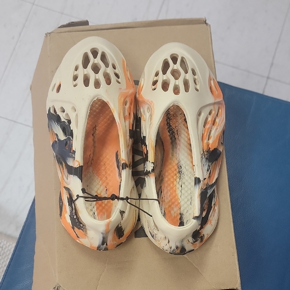 Crocs Stylish Orange and Black Slip-On Shoes - Picture 2 of 5